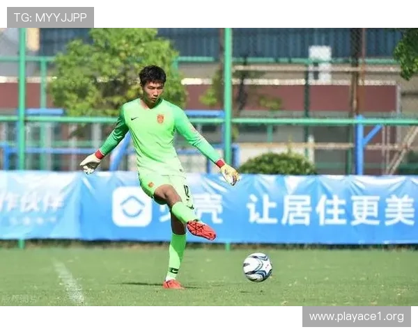 禁赛后加盟新队首秀爆发球技精彩表现彻底征服球迷热烈欢呼